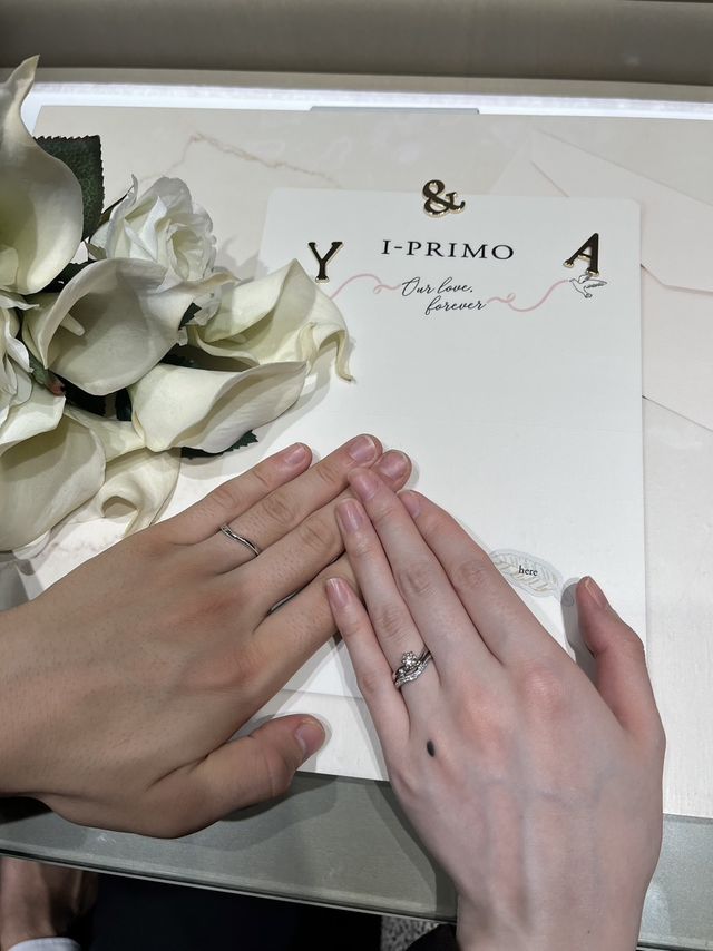 婚約指輪スピカと合わせて結婚指輪のアピアスを着用しています
