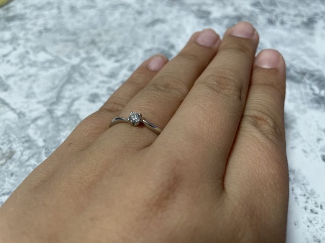 ひねりがあるデザインで少し細見えします。