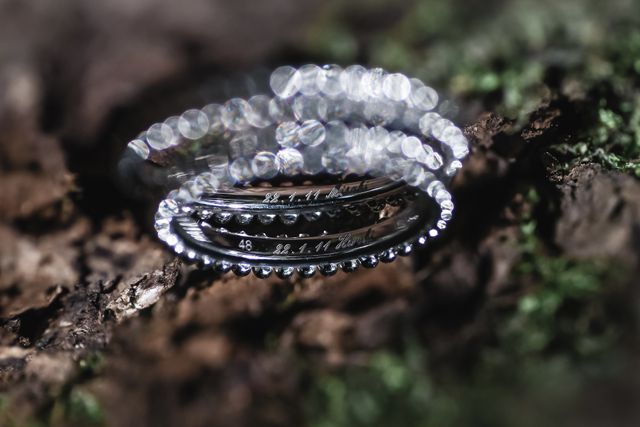 ダイヤはついていないのにキラキラして見えるんです。