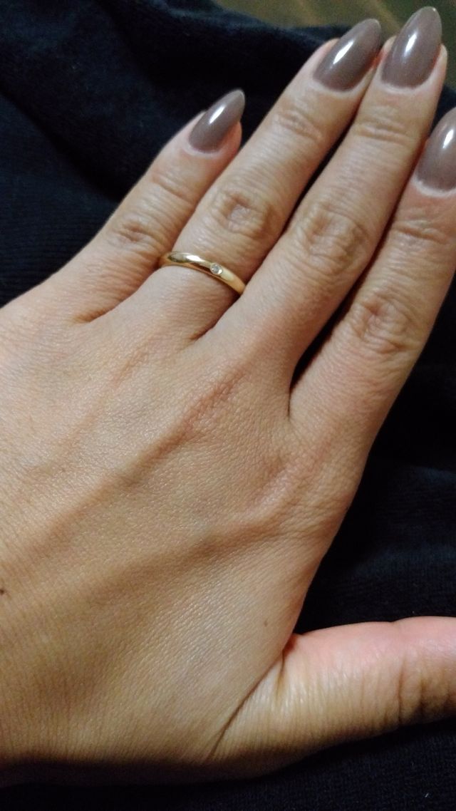 婚約指輪とは違う雰囲気がいいと思い、これにしました