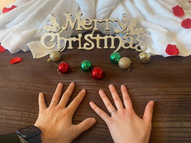 受け取ってすぐクリスマスディナーに行った写真です