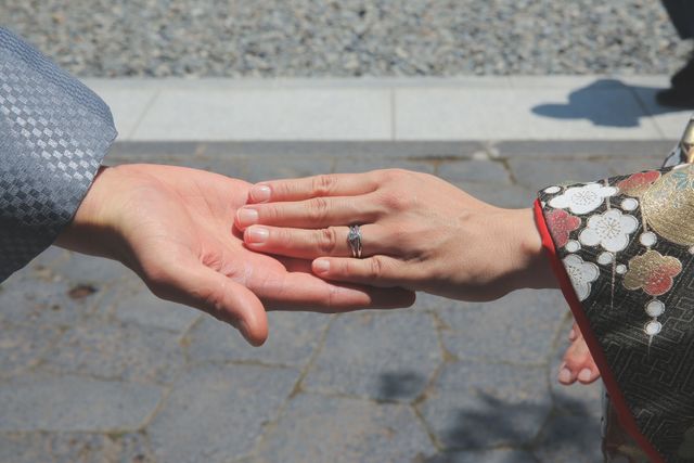 和装でのウェディングフォト撮影時、指輪だけの写真を撮りました