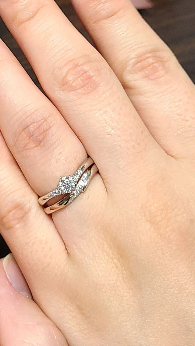 結婚指輪とセットで着用