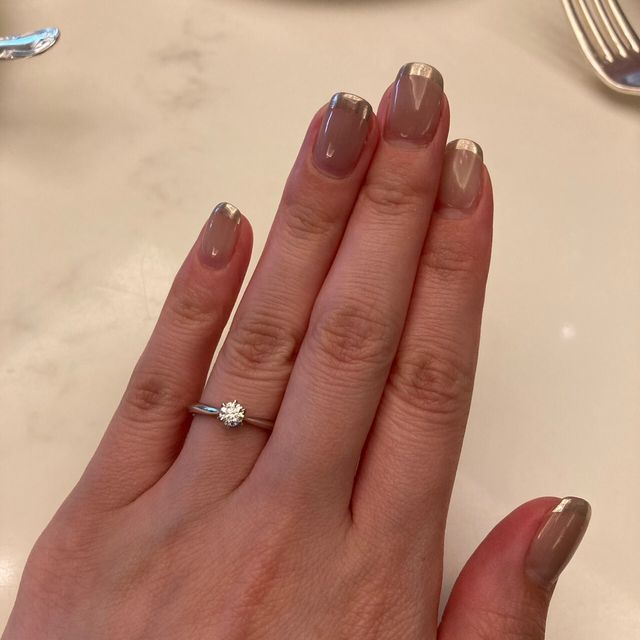 指が綺麗に見えるような素敵なリングでした。