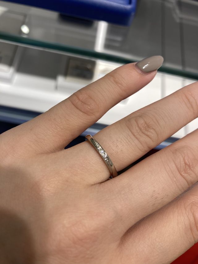 ダイヤ部分が少し膨らんでいて回転しにくいつくりでした。