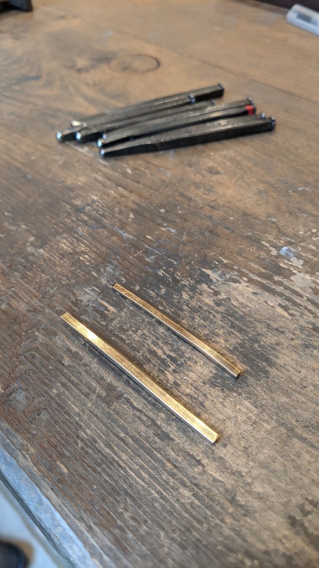 作成開始時。この棒状体から指輪を作成していきます。