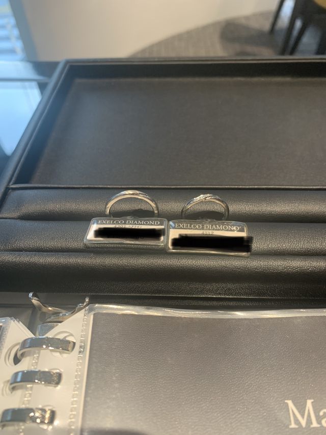 夫婦で検討していた2種類の指輪です。