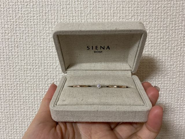 ロゼチナの色味がよく、重ねても可愛いです。