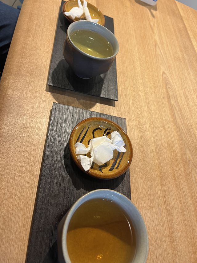 受け渡しの際には、美味しい島根の紅茶とお菓子を頂きました。