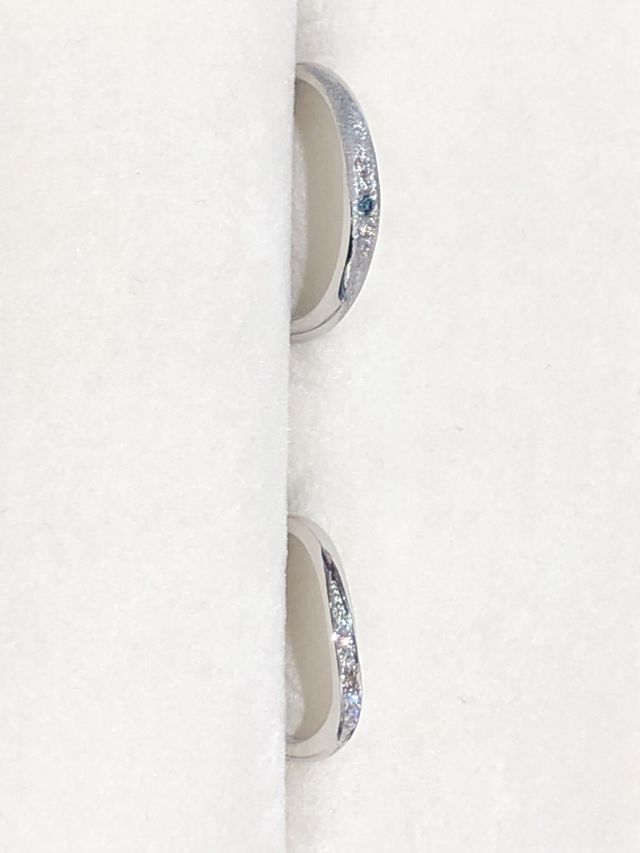 初めての結婚指輪ですがデザインがとても気に入っております。