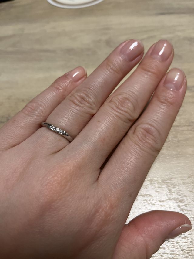 ダイヤモンドが埋め込まれていて綺麗です。