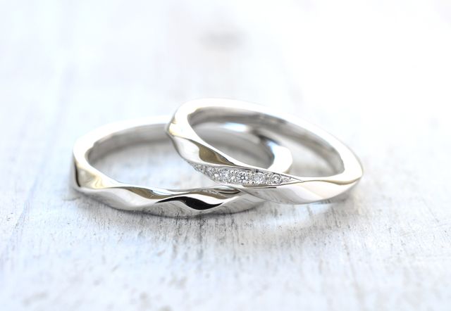 ダイアモンドは7つ埋め込まれています