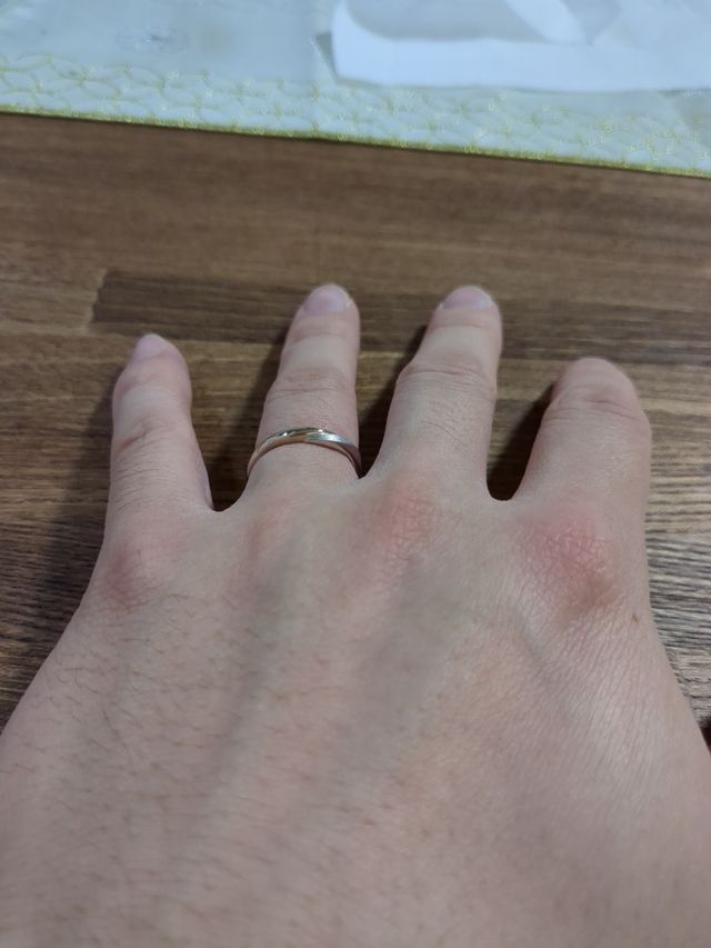 ピンクゴールドとプラチナのシルバーがクロスしてます。