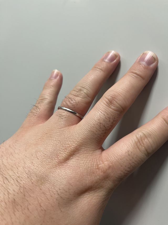 指が太いがかなり自分の指にフィットしていて心地よいです。