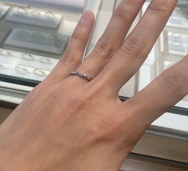 可憐なデザインが乙女心をくすぐります。