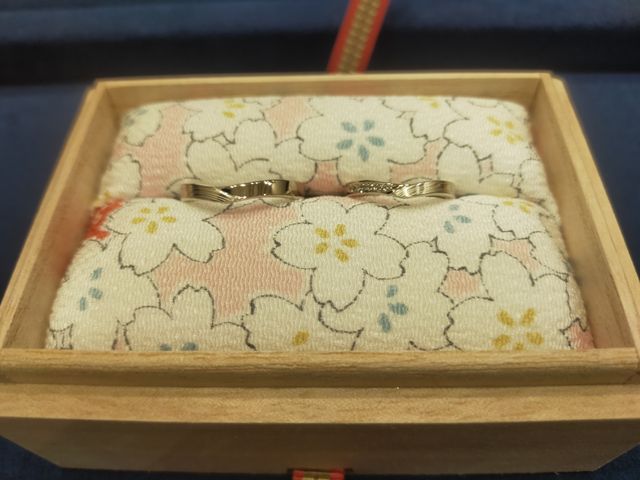 綺麗な木箱に入っていてとても嬉しかったです!