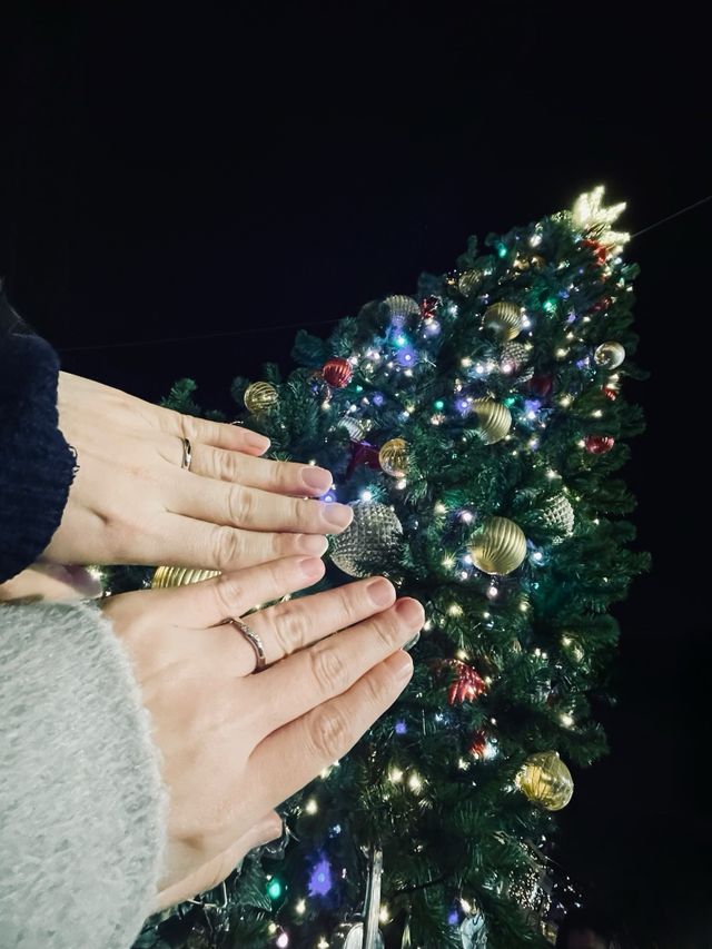 短い指でも綺麗に合う指輪で
服装をあまり選ばない指輪です。