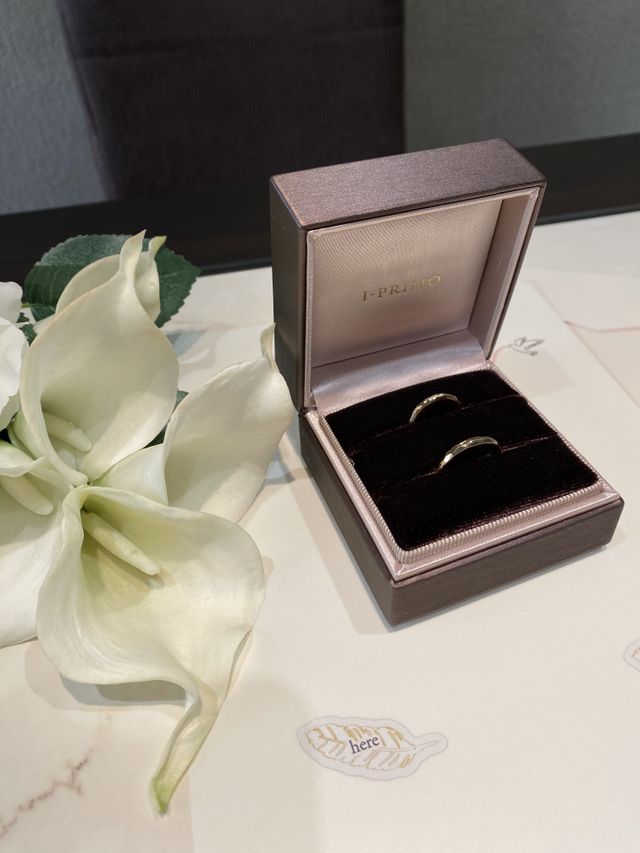 細身のリングなのでお店でサイズをはかった時より緩く感じます