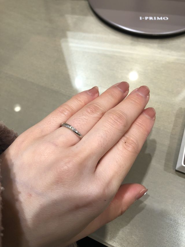 ダイヤモンドが散りばめられた上品なデザイン