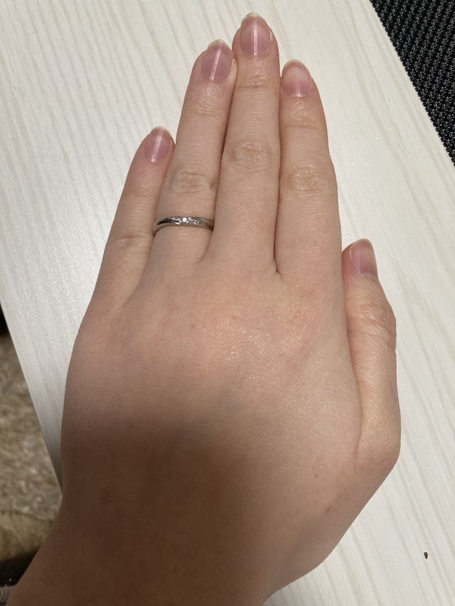 ピンクダイヤモンドが入った指輪です。