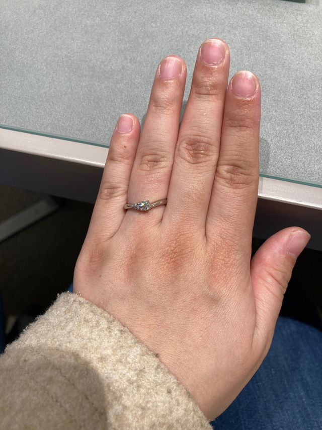 I-PRIMOのエンゲージリング
実際に着用した感じです。