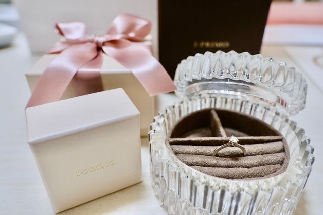 婚約指輪と同じブランドにしたくてこちらのお店にしました。