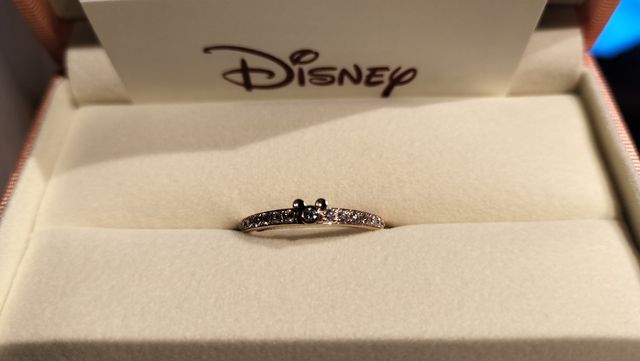 ピンクゴールドのミッキーハーフエタニティです。