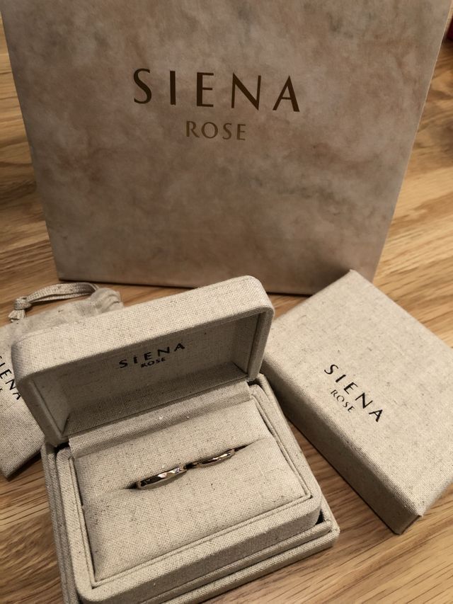 彼はツヤとマットのハーフ、私はツヤの最細タイプ。