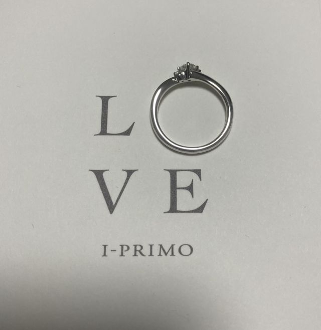 デザイン変更後の婚約指輪です。