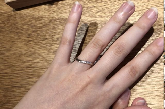 結婚指輪、キラキラで可愛いです。