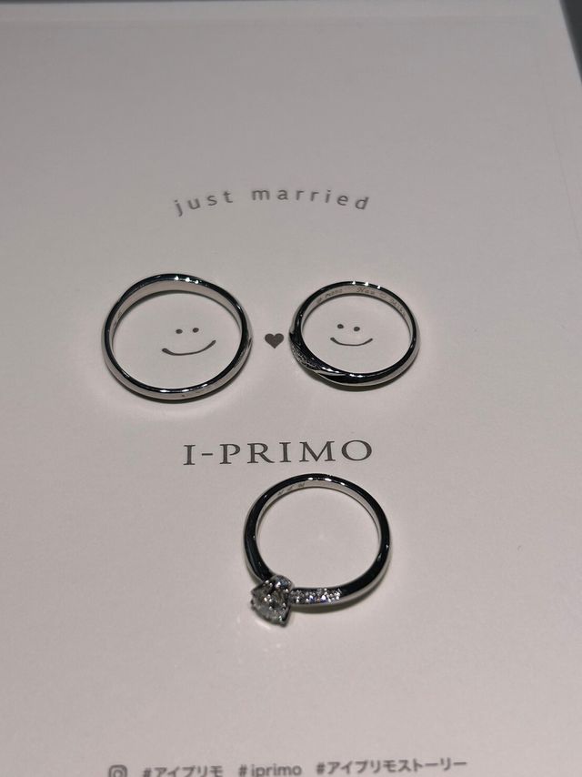 婚約指輪と結婚指輪の写真です。