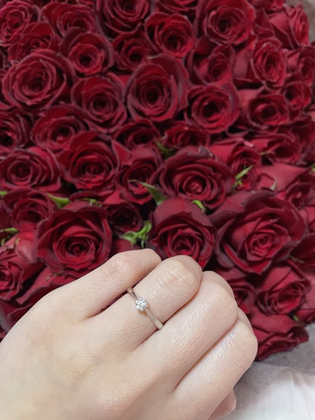 108本のバラと一緒にプロポーズしてもらいました！