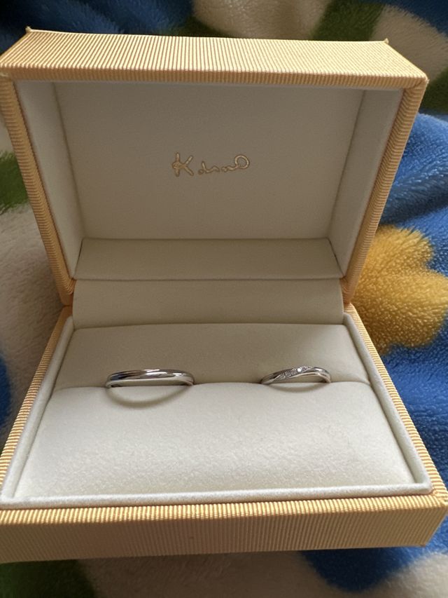 結婚指輪です。
日付とイニシャルを刻印しました。