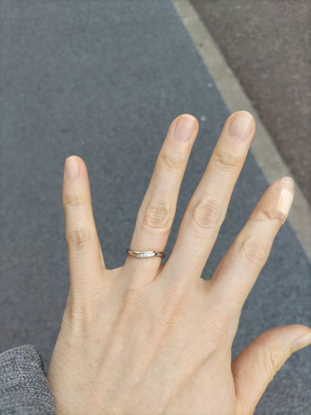 ハッキリと見えるイエローゴールドのラインにしました