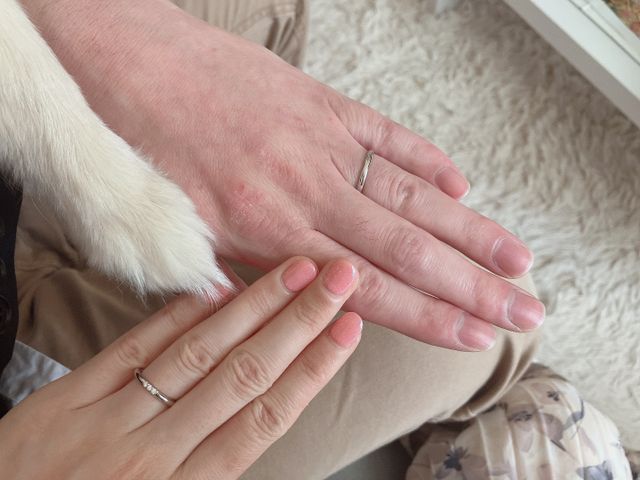 指輪をつけている写真