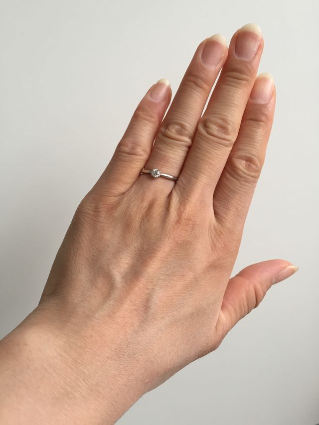 ひとつぶダイヤのシンプルな指輪です。