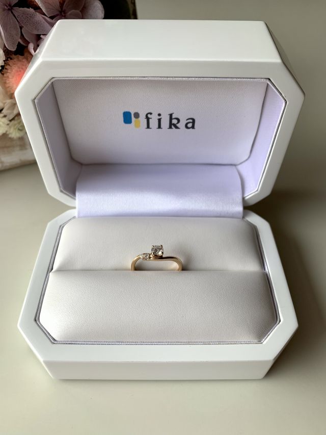 ダイヤモンドが飛び出すぎていないのが決め手のひとつでした