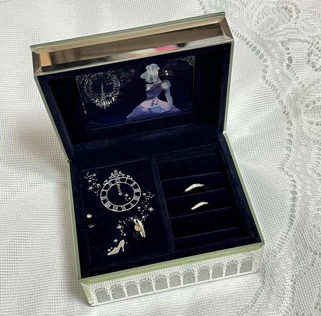 シンデレラのオルゴールがプレゼントでついてきます。