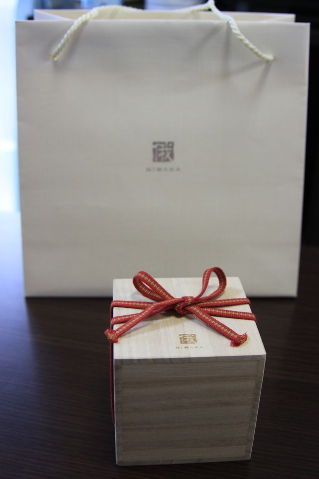 立派な木箱に入っています。