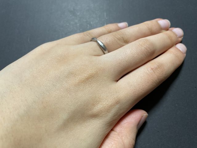 プラチナ　シルバー　真ん中のみデザインあり　内側刻印あり