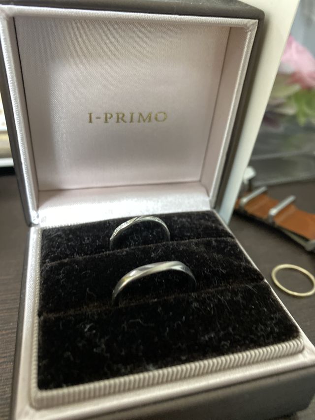 ペアデザインでダイヤが贅沢についているお気に入りです！