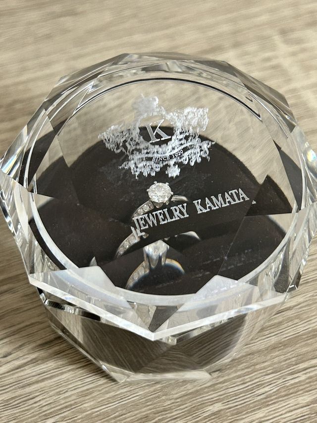 指輪を飾っている時も華やかになるケースです。