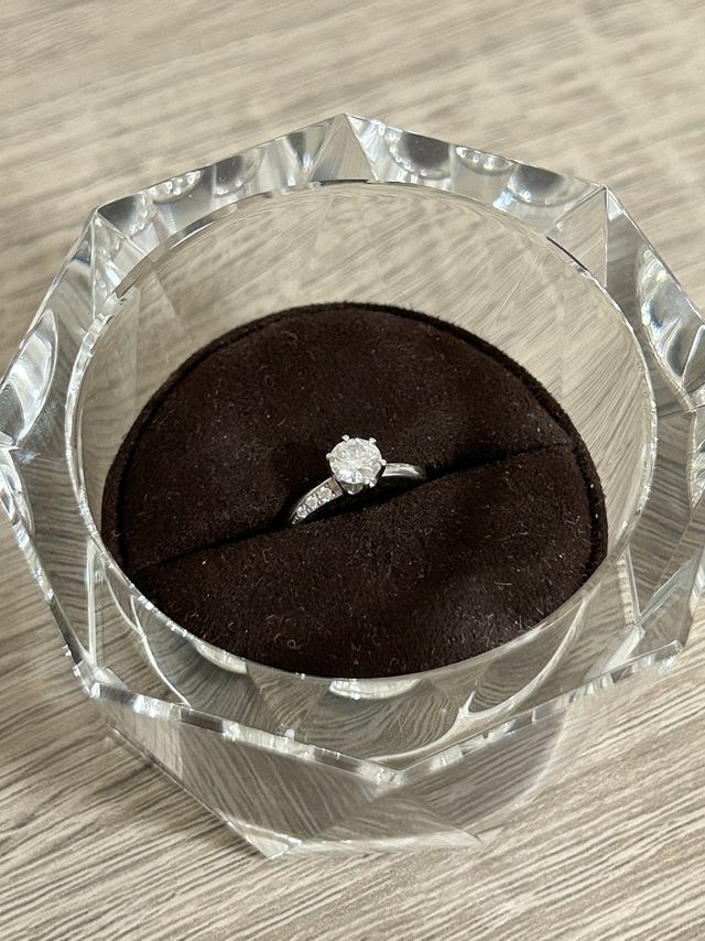 ダイヤモンドを少し大きめにリングはシンプルにしました