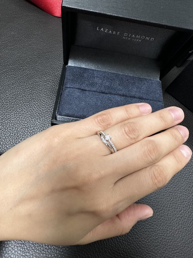 エンゲージリングは別のブランドですが、相性がいいです！