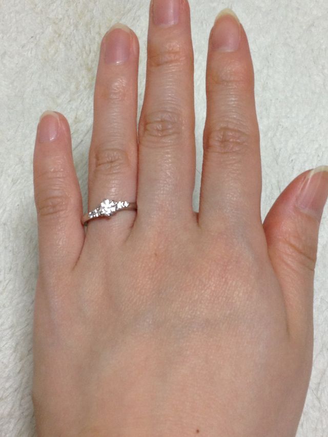 ダイヤが綺麗に光っています。