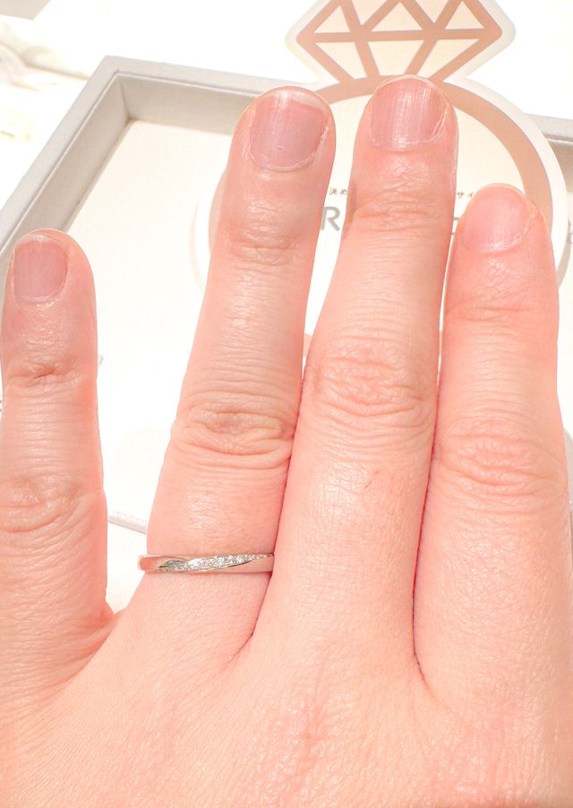 どこからみても石が綺麗にみえるところが素敵なデザインでした。