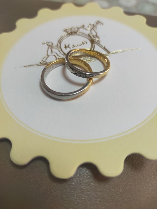 艶ありゴールド×プラチナで作りました。