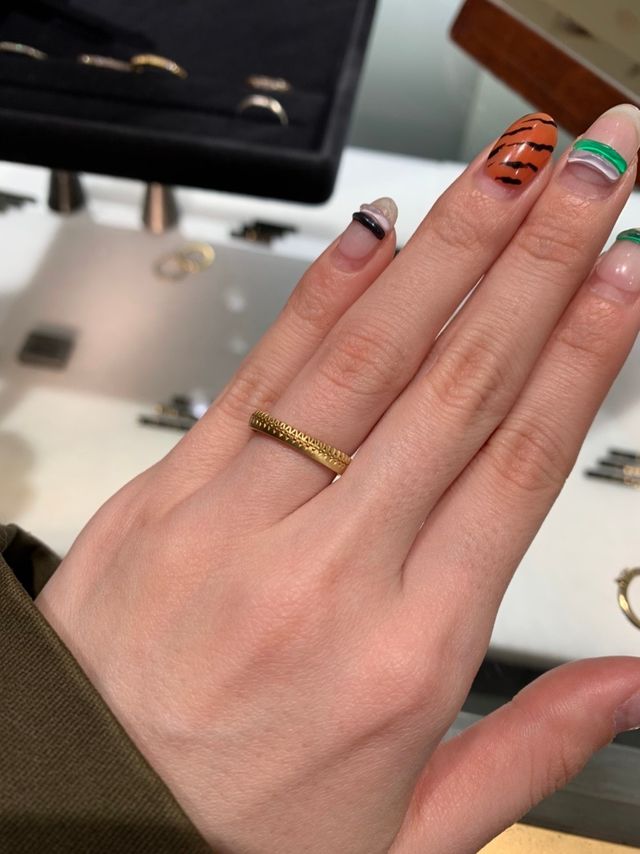 ステッチの入ったリング