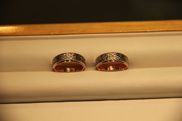指輪のデザインも刻印もすべて大満足です。