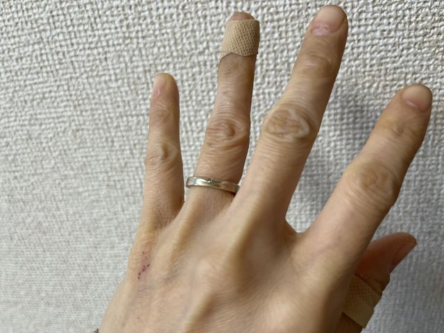 男性と女性用でそれぞれ指輪の太さや形をオーダーできました